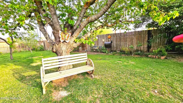 $319,900 | 301 North Central Avenue, Wapato, WA 98951