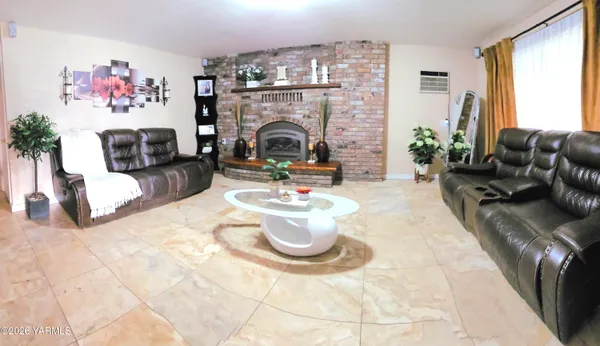 $319,900 | 301 North Central Avenue, Wapato, WA 98951