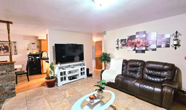 $319,900 | 301 North Central Avenue, Wapato, WA 98951