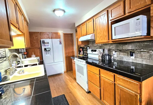 $319,900 | 301 North Central Avenue, Wapato, WA 98951