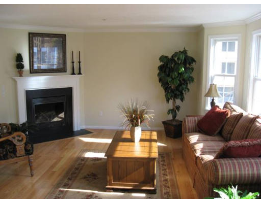 1975 Middlesex Street, Unit 48 Lowell, MA 01851 - Photo 2 of 5