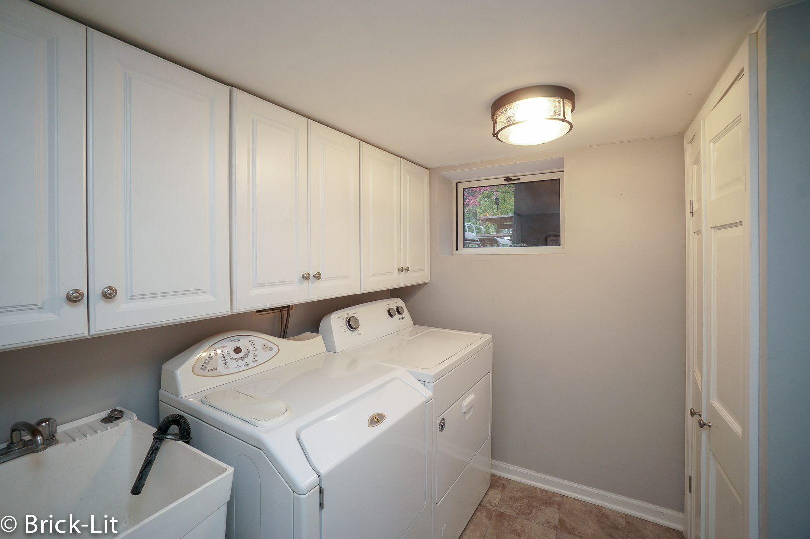 211 Gum Street New Lenox, IL 60451 - Photo 20 of 23 a utility room with dryer and washer