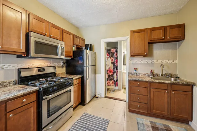 $165,000 | 878 Magnolia Avenue East, St. Paul, MN 55106