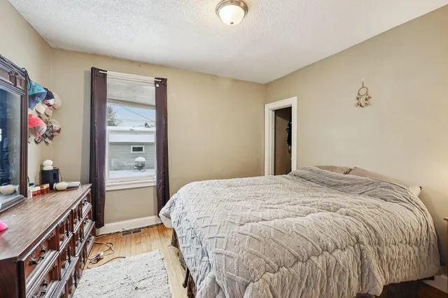 $165,000 | 878 Magnolia Avenue East, St. Paul, MN 55106