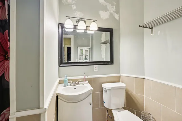 $165,000 | 878 Magnolia Avenue East, St. Paul, MN 55106