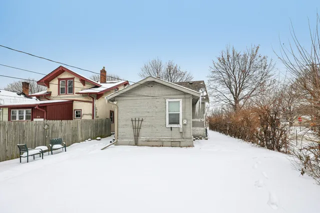 $165,000 | 878 Magnolia Avenue East, St. Paul, MN 55106