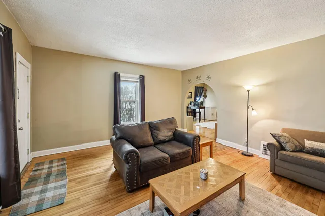 $165,000 | 878 Magnolia Avenue East, St. Paul, MN 55106