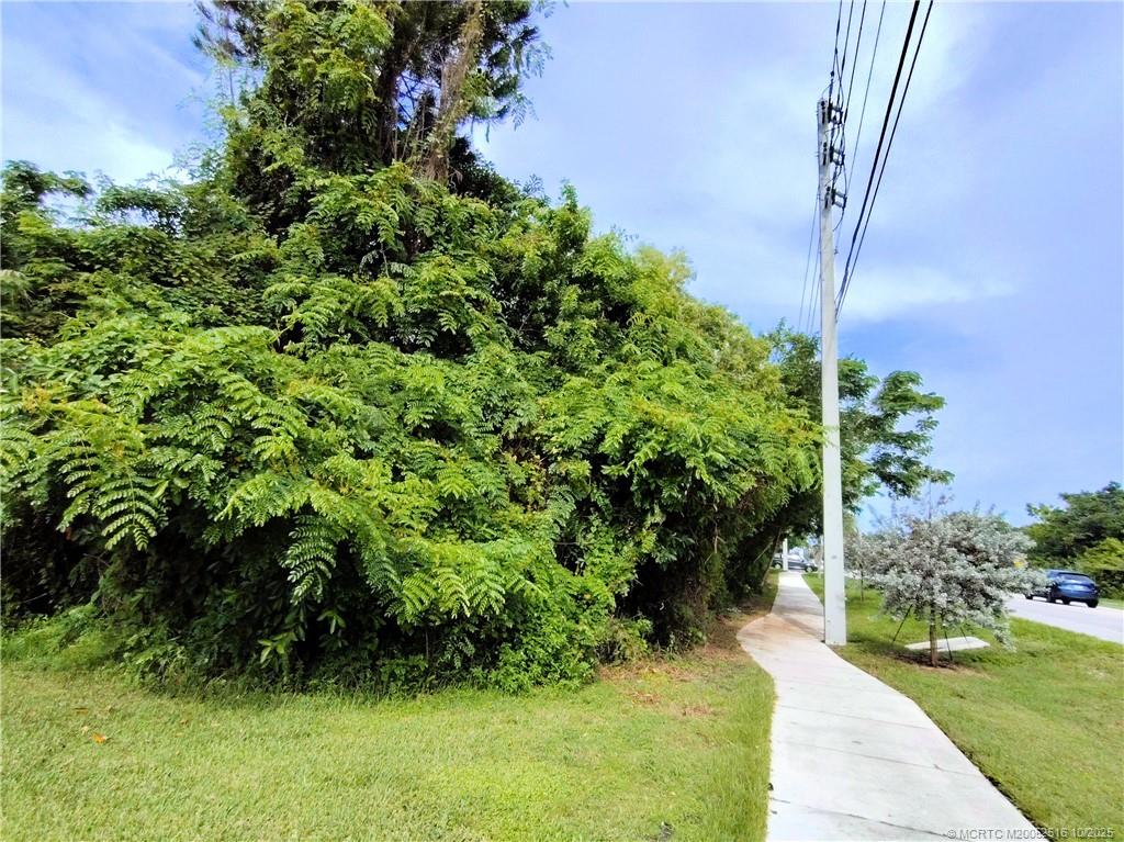 5470 Southeast Ebbtide Avenue Stuart, FL 34997 - Photo 36 of 40 a view of a garden