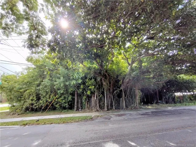 $455,000 | 5470 Southeast Ebbtide Avenue, Stuart, FL 34997