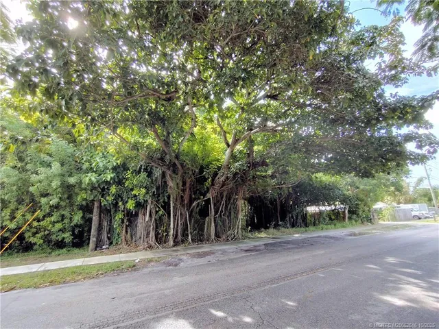 $455,000 | 5470 Southeast Ebbtide Avenue, Stuart, FL 34997