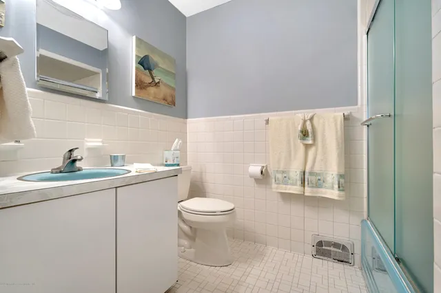 $1,299,999 | 12 Crest Drive, Colts Neck, NJ 07722