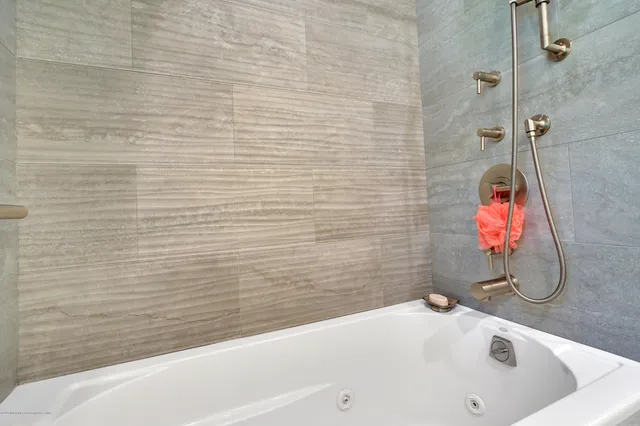 $1,299,999 | 12 Crest Drive, Colts Neck, NJ 07722