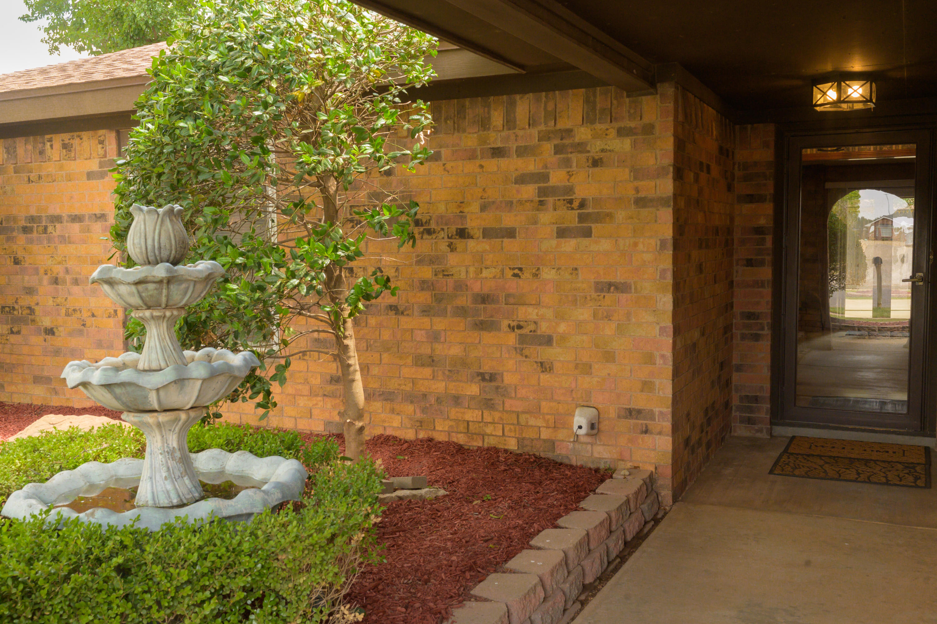 5405 73rd Street Lubbock, TX 79424 - Photo 4 of 27 FRNT_walkway2