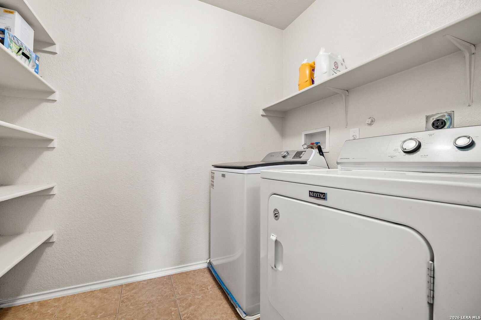 7207 Avery Road Live Oak, TX 78233 - Photo 23 of 32 a utility room with dryer and washer