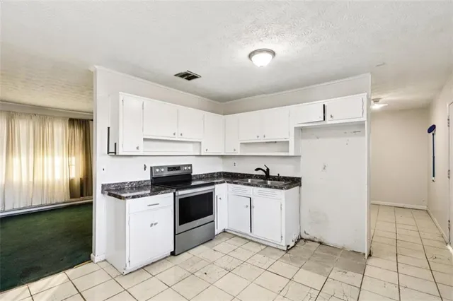 $110,000 | 605 Robert E Lee Parkway, Jonesboro, GA 30238