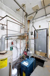 $728,000 | 1613 Northern Boulevard, Roslyn, NY 11576