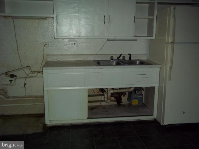 3181 Freeway Halethorpe, MD 21227 - Photo 2 of 6 Kitchen
