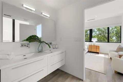 $2,499,000 | 1525 Bay Road, Miami Beach, FL 33139