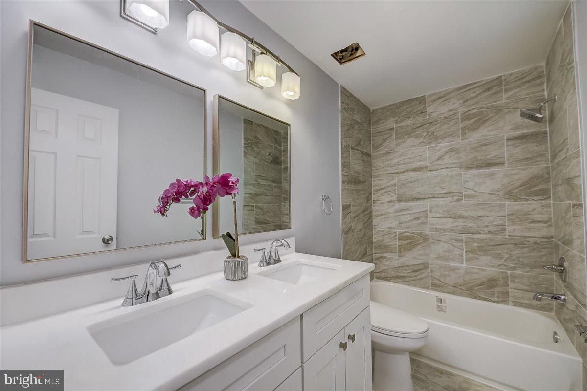 1115 Harvard Street Northwest, Unit R Washington, DC 20009 - Photo 8 of 11