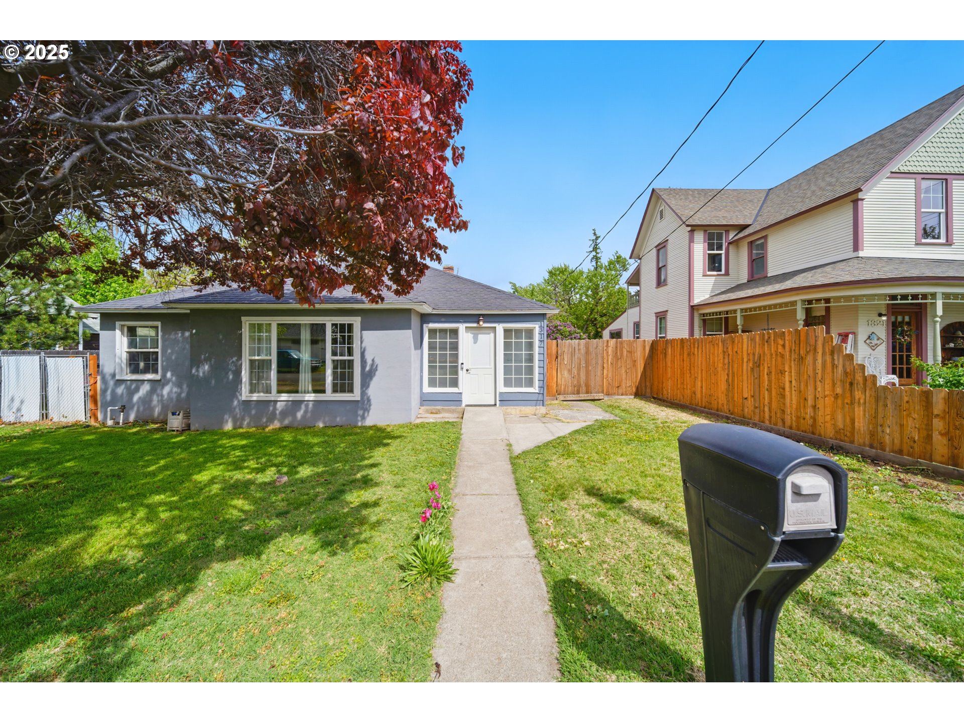 1317 Chestnut Street Milton Freewater, OR 97862 - Photo 1 of 23 a front view of a house with a yard