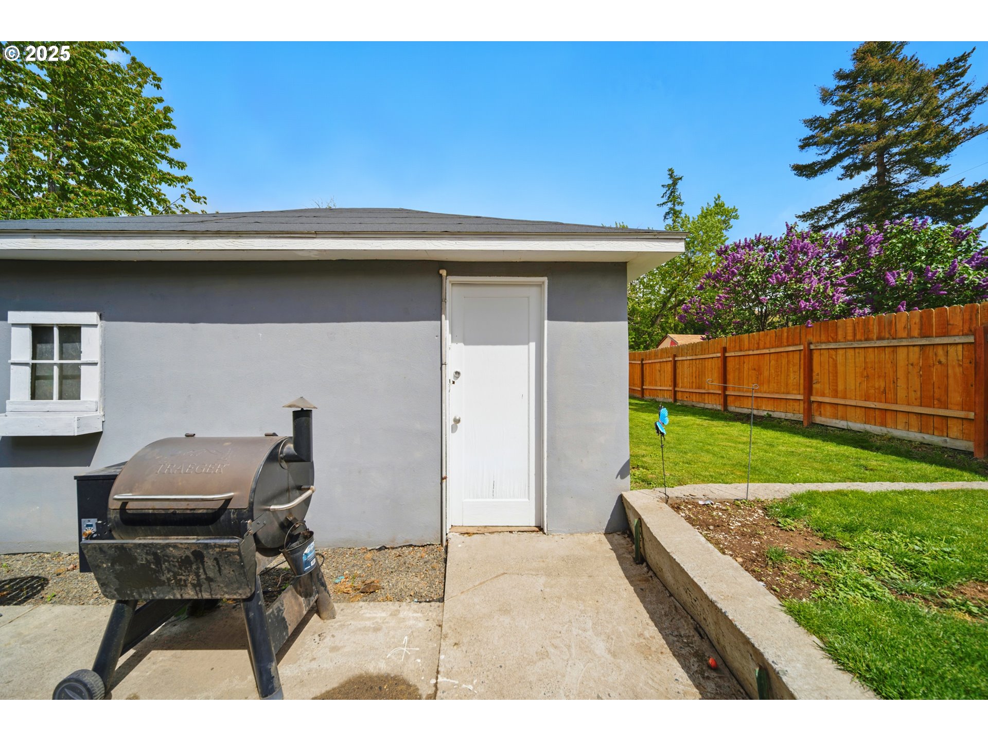 1317 Chestnut Street Milton Freewater, OR 97862 - Photo 17 of 23 a view of outdoor space yard and patio