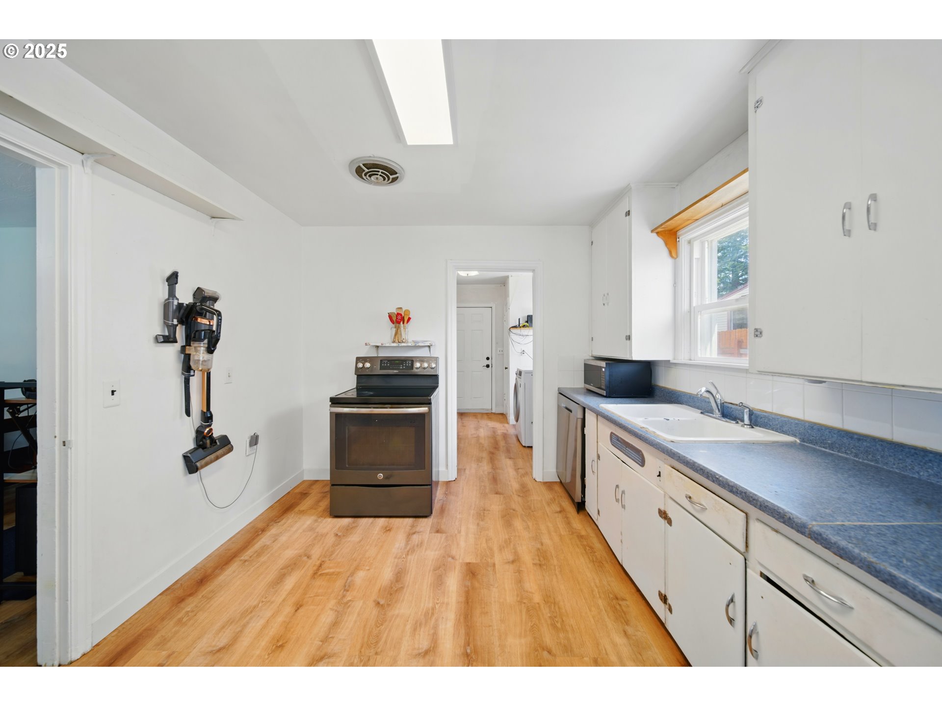 1317 Chestnut Street Milton Freewater, OR 97862 - Photo 6 of 23 a kitchen with stainless steel appliances a sink and a wooden floor