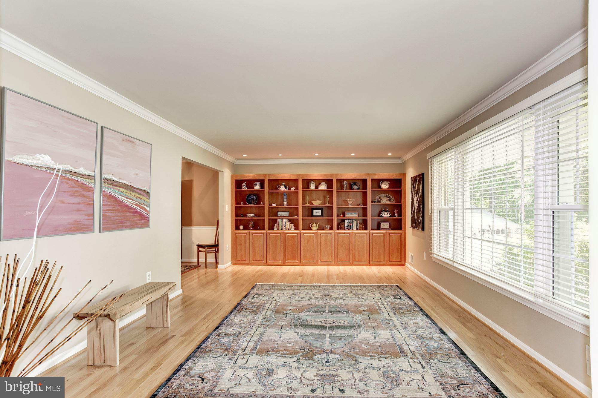 8109 West Point Drive Springfield, VA 22153 - Photo 11 of 30 Living Room