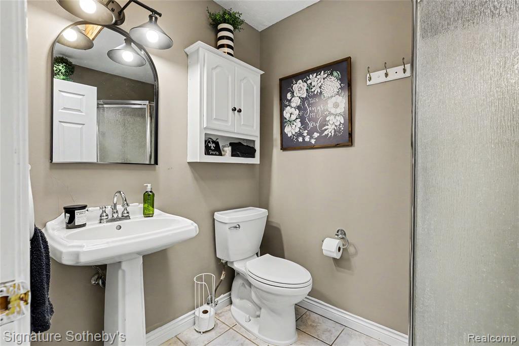 610 West Ellis Street Belding, MI 48809 - Photo 23 of 47