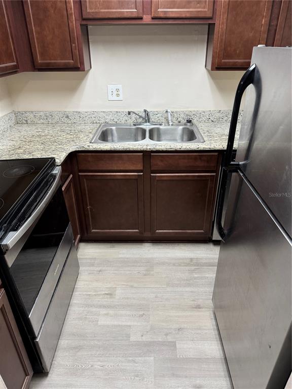948 Lake Destiny Road, Unit C Altamonte Springs, FL 32714 - Photo 3 of 6 a close view of washer and dryer