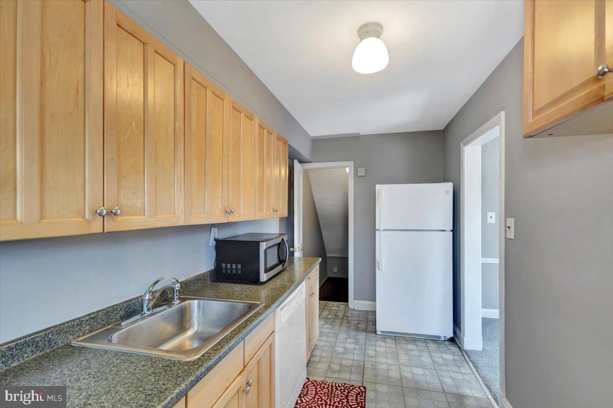 1811 Trenleigh Road Parkville, MD 21234 - Photo 11 of 35 Kitchen with stairs to basement