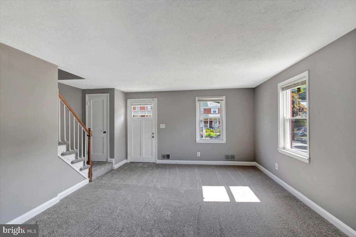 1811 Trenleigh Road Parkville, MD 21234 - Photo 7 of 35 Main level living room