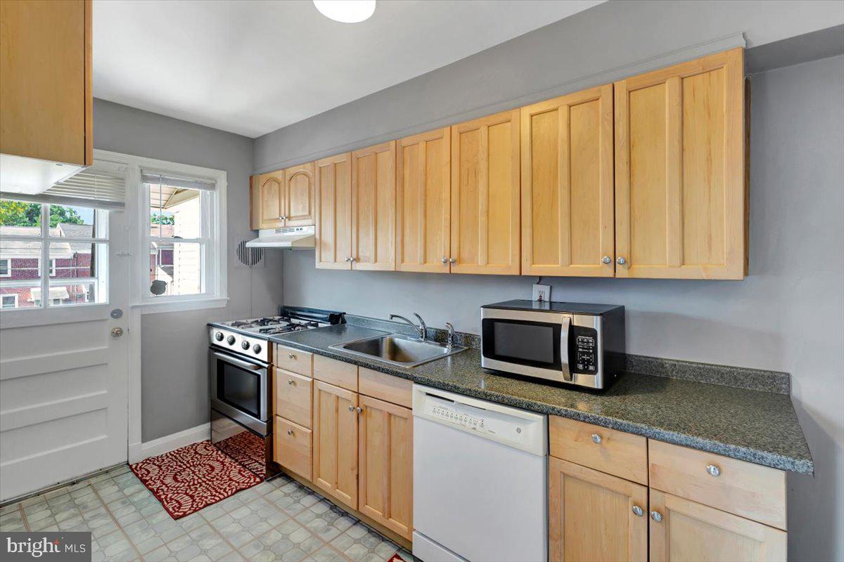 1811 Trenleigh Road Parkville, MD 21234 - Photo 10 of 35 Kitchen with brand new gas stove