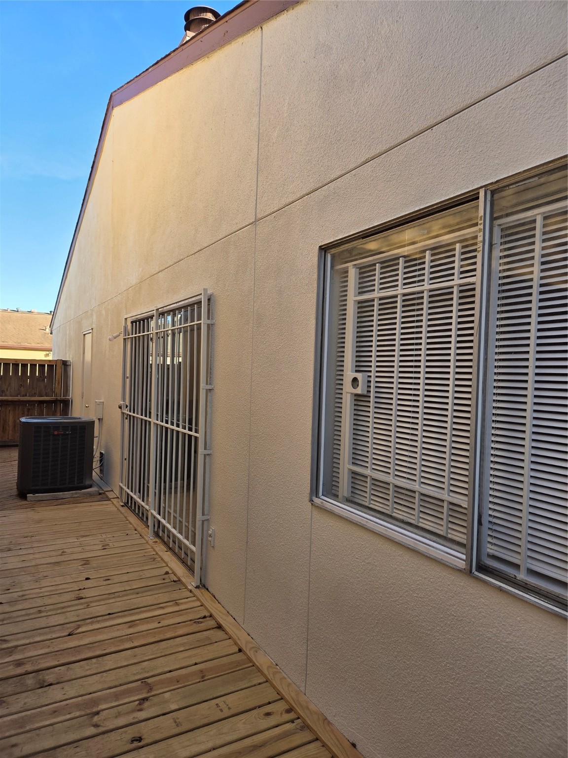 12319 Ridgeside Drive Houston, TX 77072 - Photo 21 of 22 a view of a balcony with wooden floor and fence