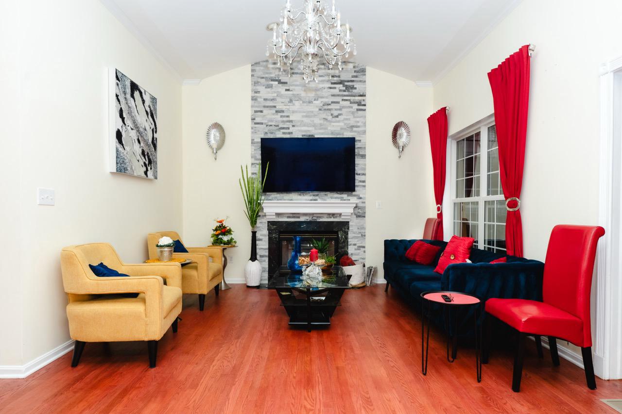 18278 Maple Spring Court Leesburg, VA 20176 - Photo 9 of 35 Living room.