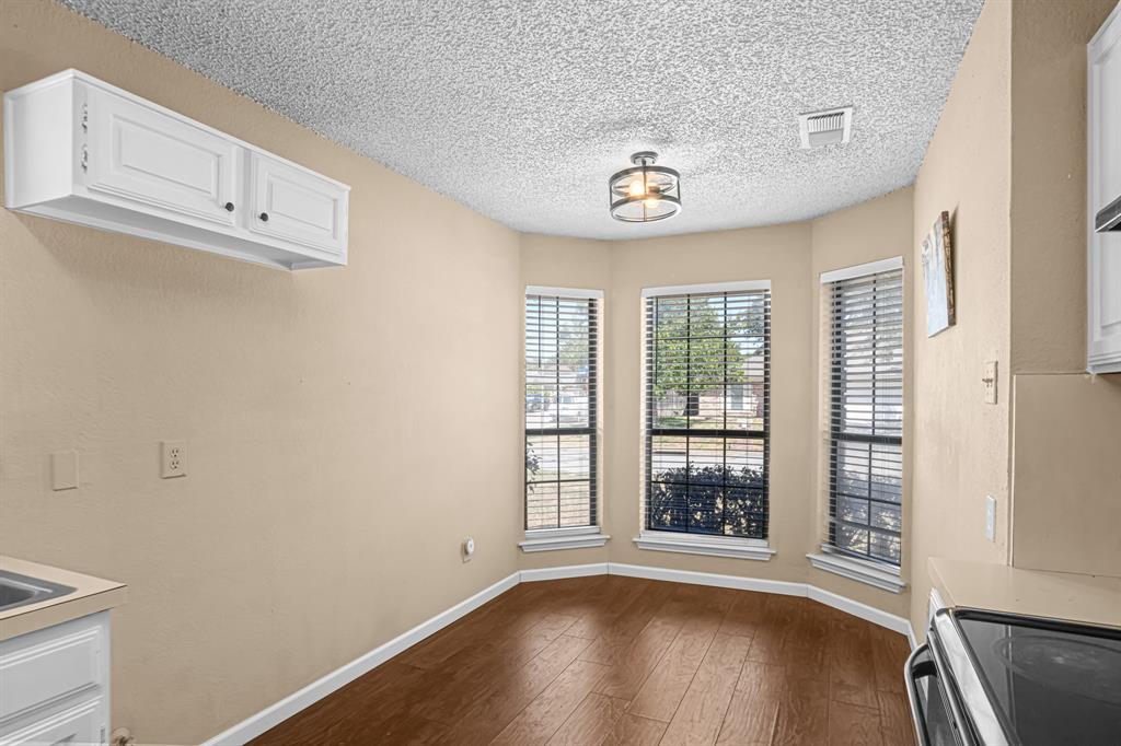 2134 Reverchon Drive Arlington, TX 76017 - Photo 9 of 23 Gallery Image 9
