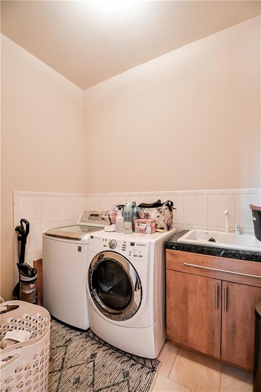 412 Trillium Trail Pendergrass, GA 30567 - Photo 33 of 49 a utility room with dryer and washer