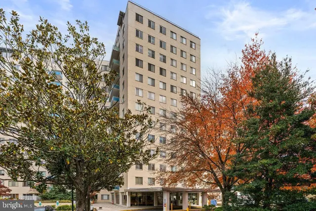 $204,999 | 10201 Grosvenor Place, Unit 716, Rockville, MD 20852
