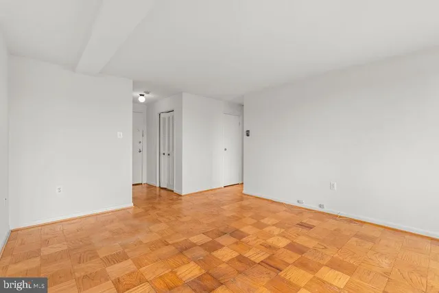 $196,999 | 10201 Grosvenor Place, Unit 716, Rockville, MD 20852