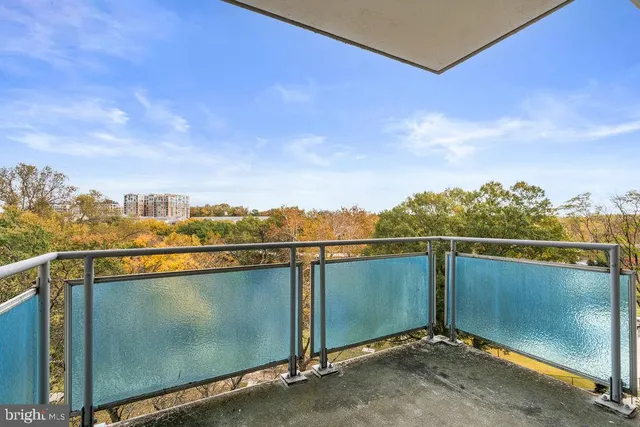 $196,999 | 10201 Grosvenor Place, Unit 716, Rockville, MD 20852