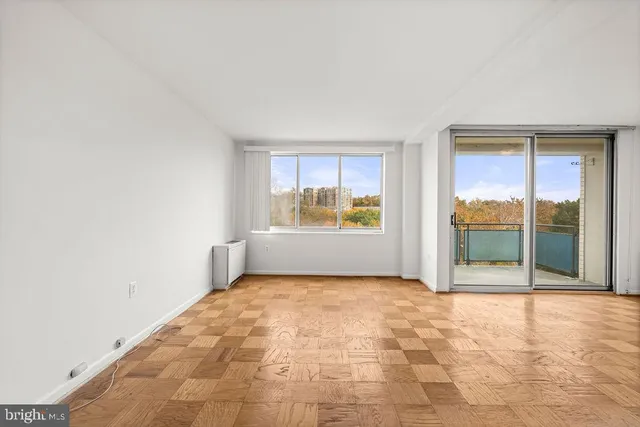 $196,999 | 10201 Grosvenor Place, Unit 716, Rockville, MD 20852