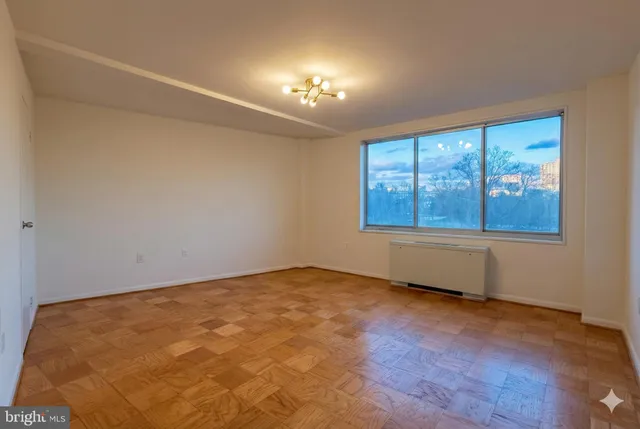 $196,999 | 10201 Grosvenor Place, Unit 716, Rockville, MD 20852