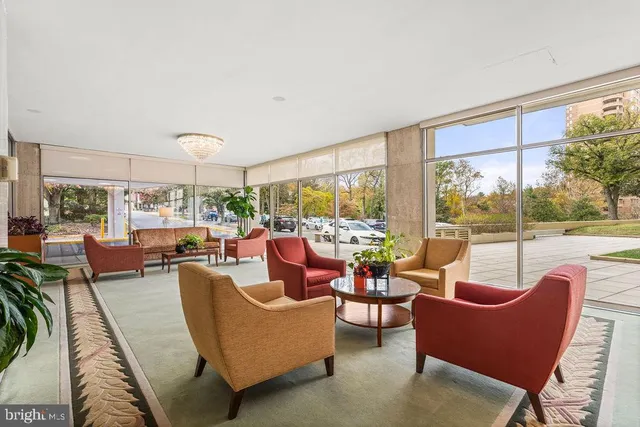 $196,999 | 10201 Grosvenor Place, Unit 716, Rockville, MD 20852