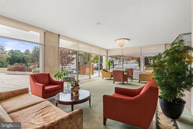 $196,999 | 10201 Grosvenor Place, Unit 716, Rockville, MD 20852