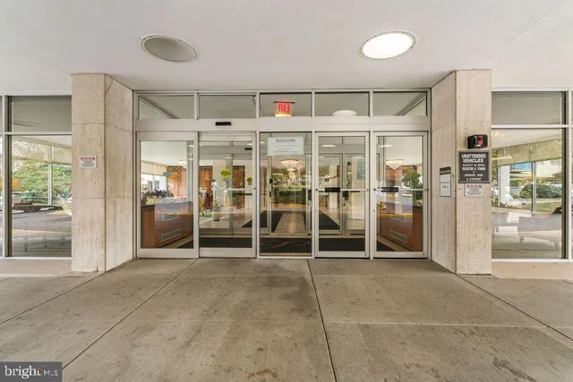 $205,000 | 10201 Grosvenor Place, Unit 716, Rockville, MD 20852