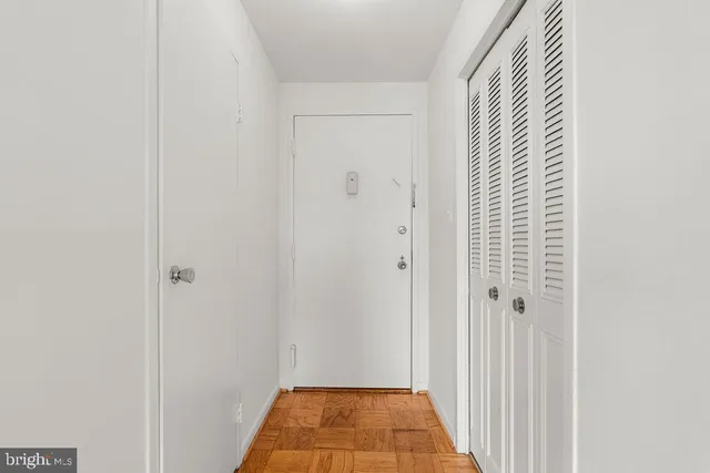 $196,999 | 10201 Grosvenor Place, Unit 716, Rockville, MD 20852