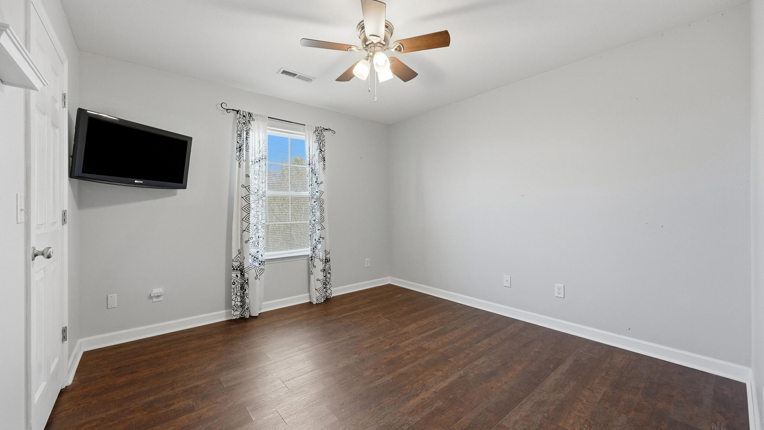 1861 Coffee Tree Lane Soddy-Daisy, TN 37379 - Photo 23 of 27 Second Guest Bedroom