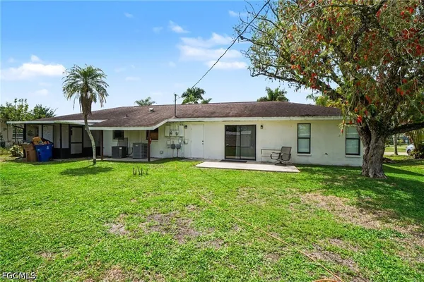 $350,000 | 2208-2210 Iris Way, Fort Myers, FL 33905