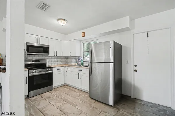 $350,000 | 2208-2210 Iris Way, Fort Myers, FL 33905