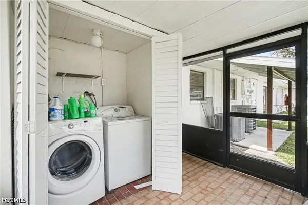 $350,000 | 2208-2210 Iris Way, Fort Myers, FL 33905