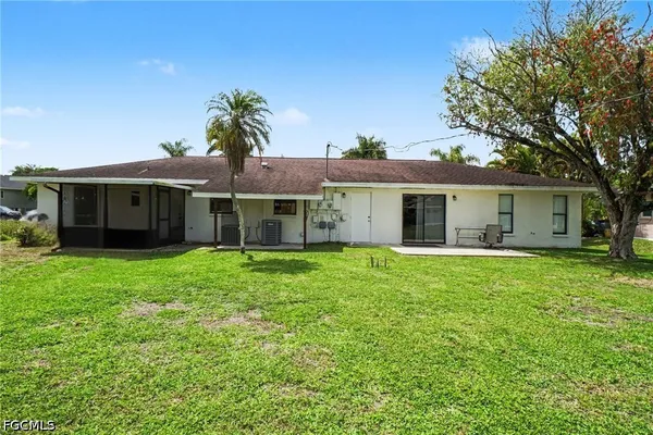 $350,000 | 2208-2210 Iris Way, Fort Myers, FL 33905